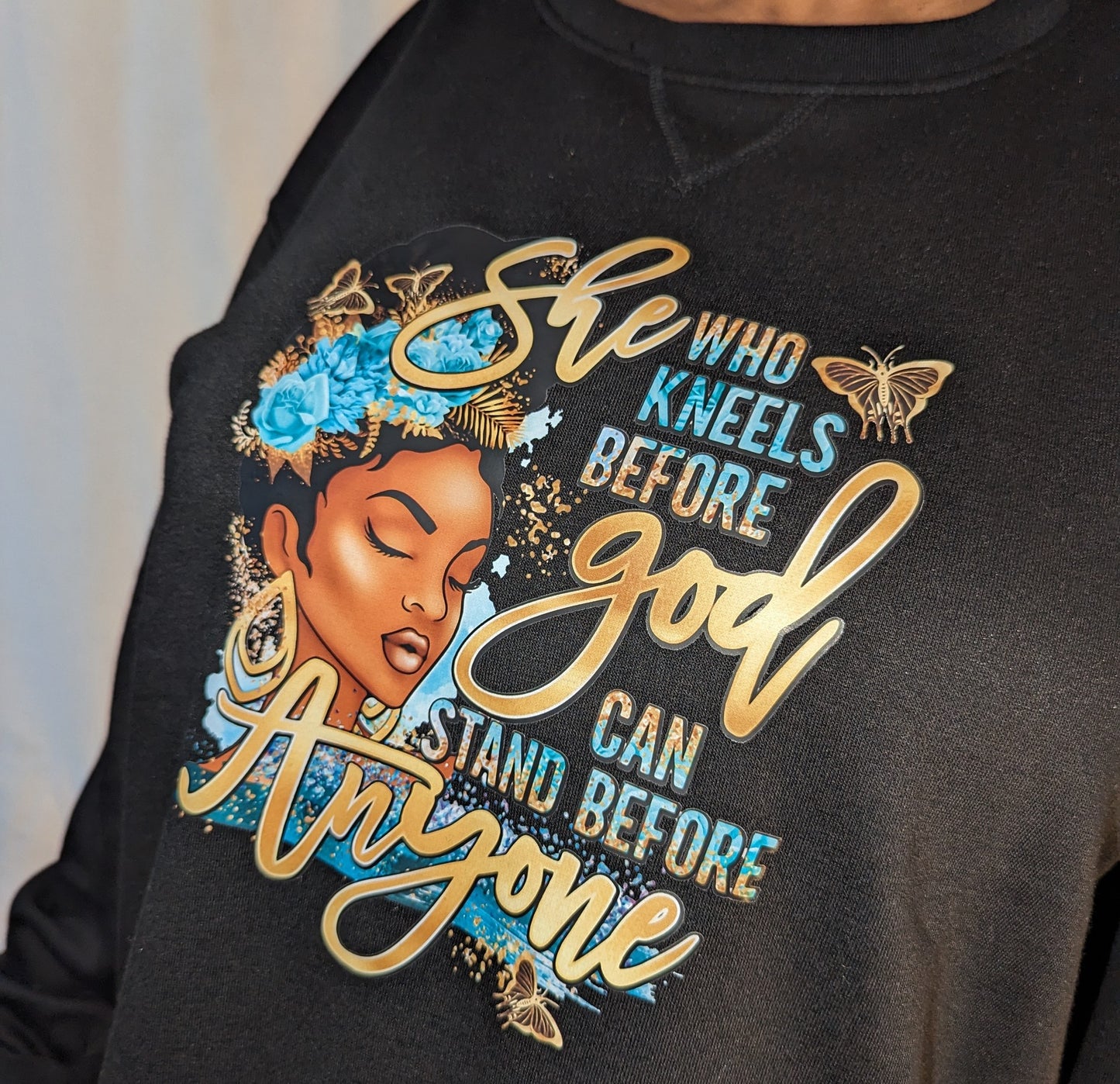 Female Black Sweatshirt 'She who kneel'